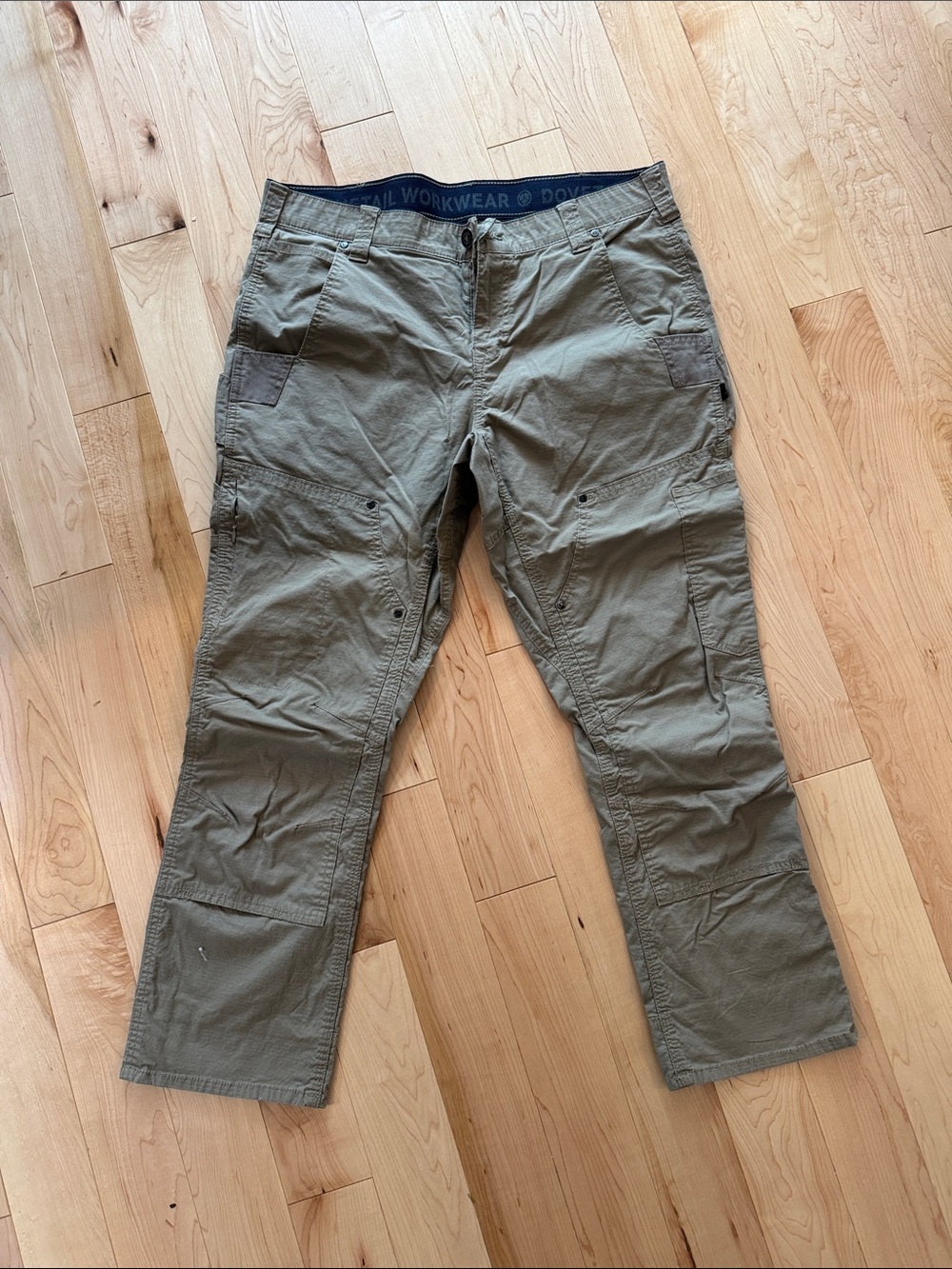 Women’s Utility Cropped Cargo Pants in Olive Green